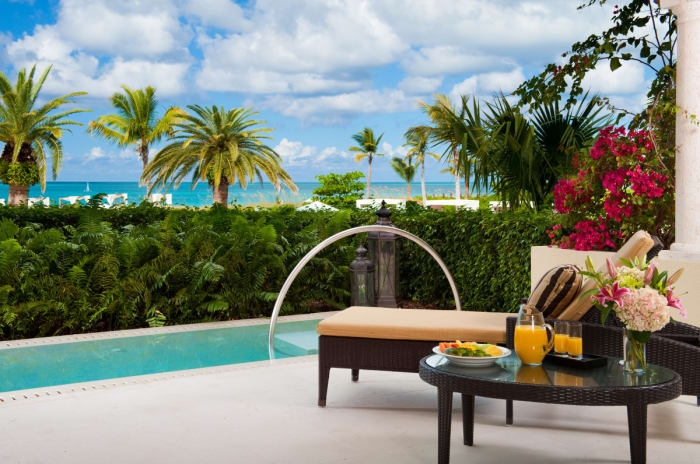 095. The Estate - beach level residence - day